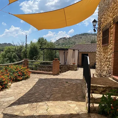 Detached 4 Bedroom With Pool