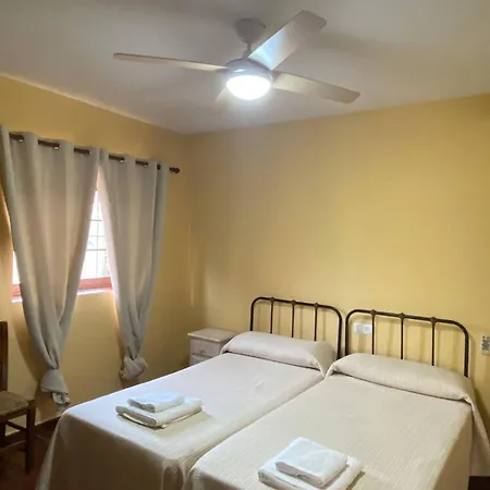 Detached 4 Bedroom With Pool *