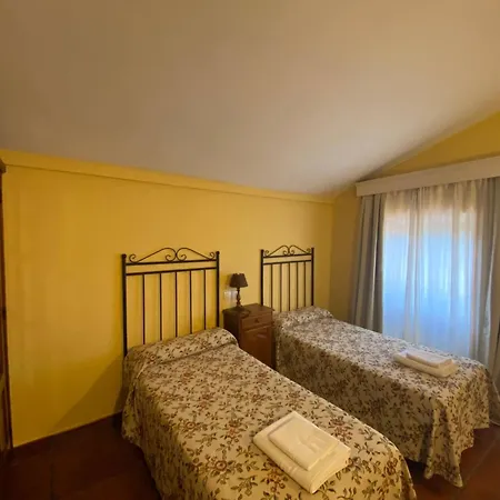 Detached 4 Bedroom With Pool Alojamento de Turismo Rural