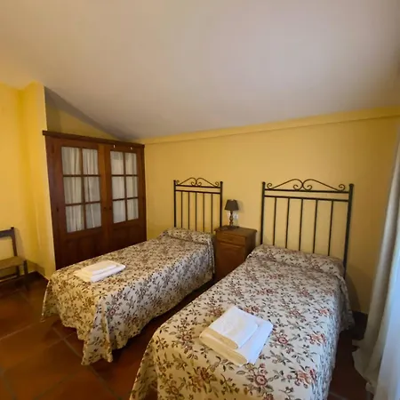 Detached 4 Bedroom With Pool Valencia de Alcántara